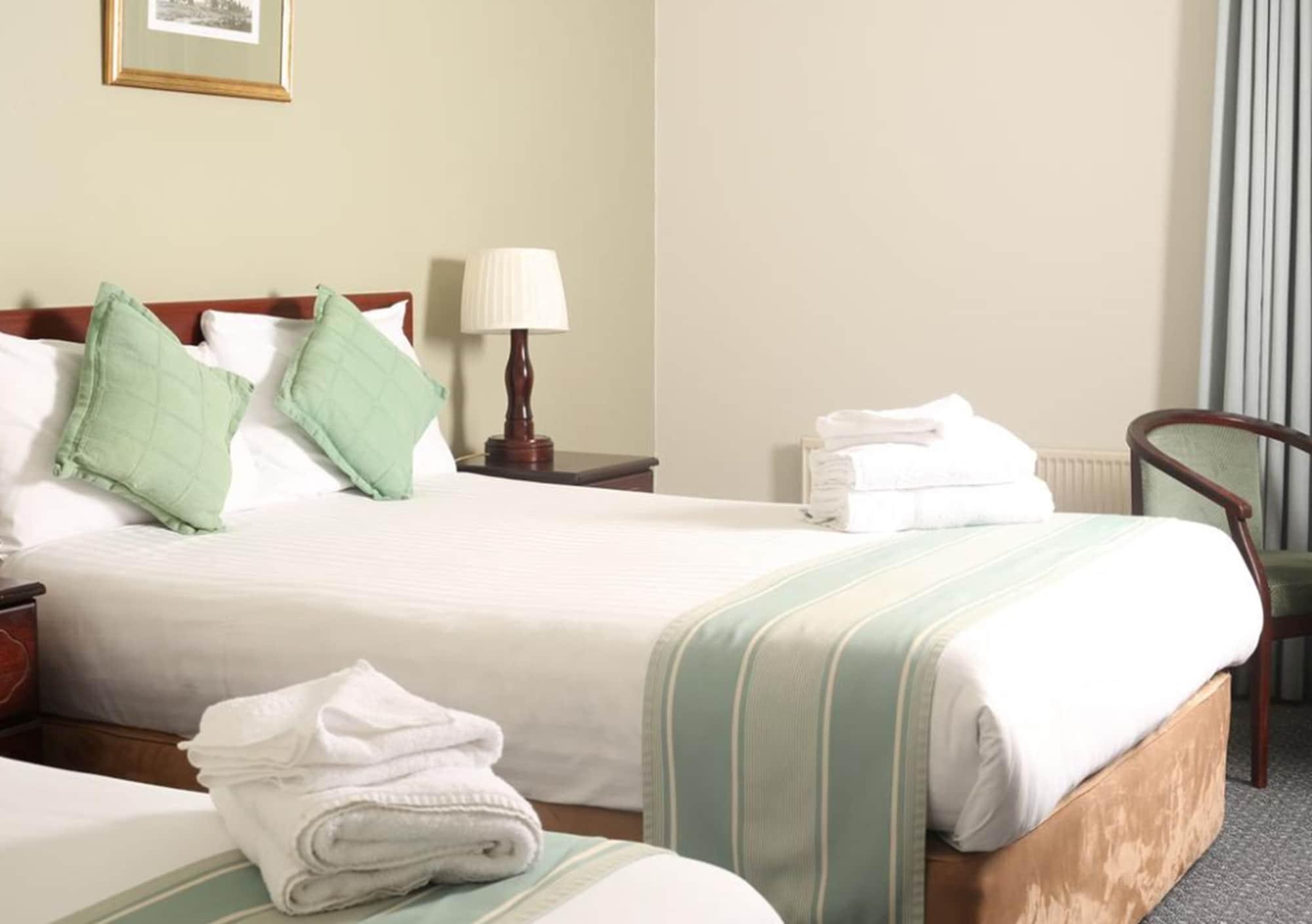 Auburn Lodge Hotel & Leisure Centre Ennis Esterno foto
