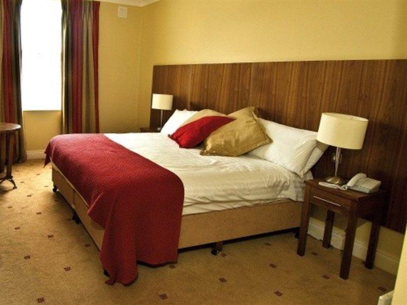 Auburn Lodge Hotel & Leisure Centre Ennis Esterno foto