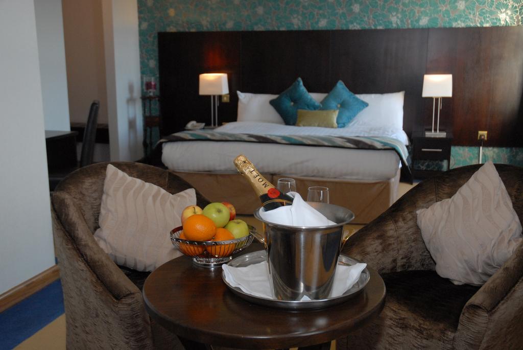 Auburn Lodge Hotel & Leisure Centre Ennis Esterno foto