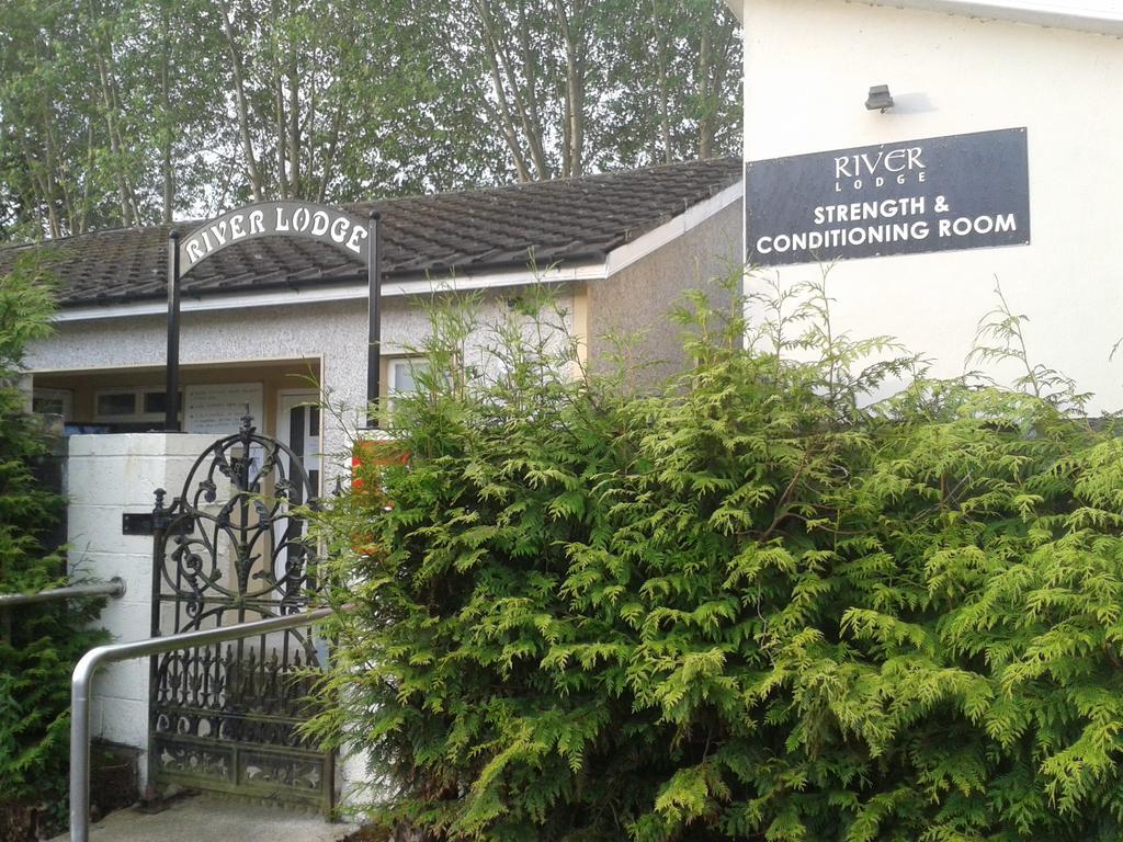 Auburn Lodge Hotel & Leisure Centre Ennis Esterno foto