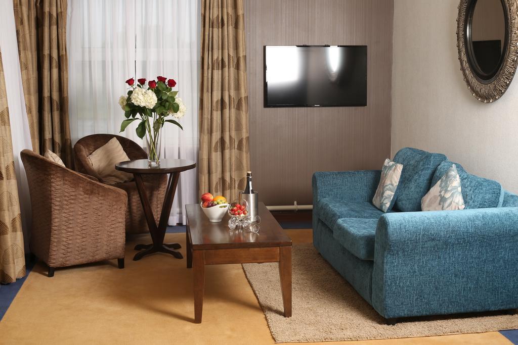 Auburn Lodge Hotel & Leisure Centre Ennis Esterno foto