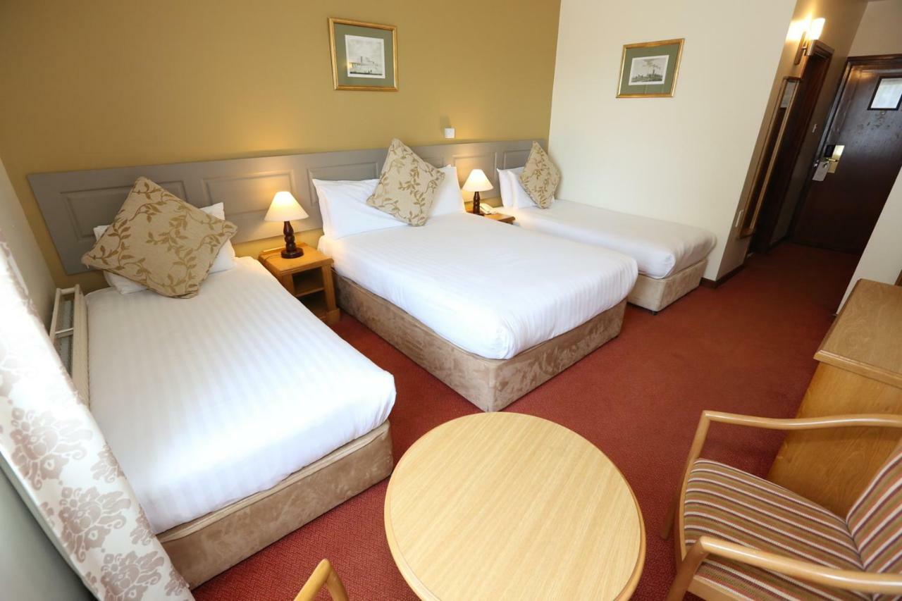 Auburn Lodge Hotel & Leisure Centre Ennis Esterno foto