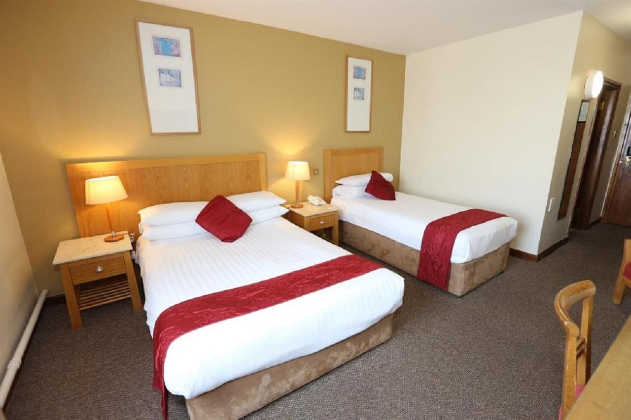 Auburn Lodge Hotel & Leisure Centre Ennis Esterno foto